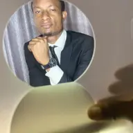 Oluwole Olasubomi
